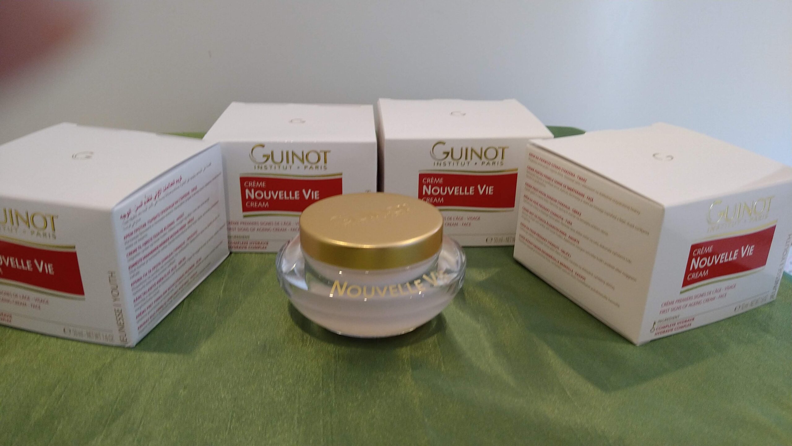 GUINOT ヌーヴェルヴィコフレ　2024 GUINOT ヌーヴェルヴィコフレ 2024 エレガンス✨クリスマス